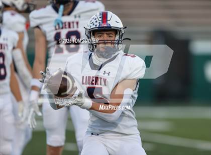Thumbnail 2 in Liberty vs. Graham (UIL Football 4A D1 Area) photogallery.