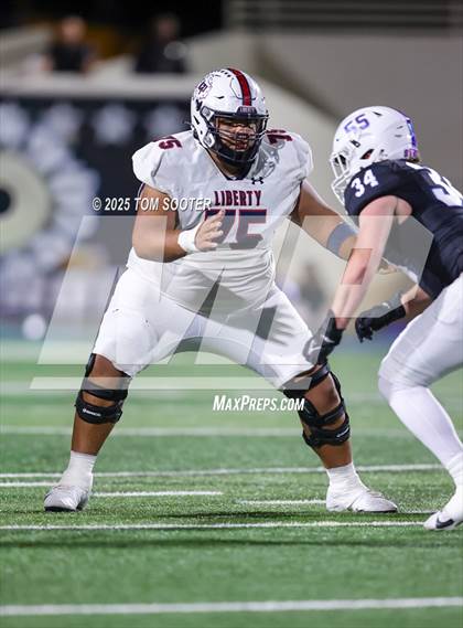 Thumbnail 2 in Liberty vs. Graham (UIL Football 4A D1 Area) photogallery.