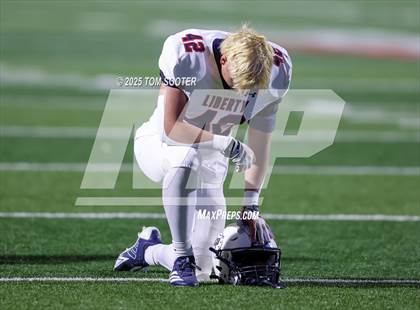 Thumbnail 2 in Liberty vs. Graham (UIL Football 4A D1 Area) photogallery.