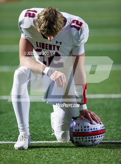 Thumbnail 2 in Liberty vs. Graham (UIL Football 4A D1 Area) photogallery.