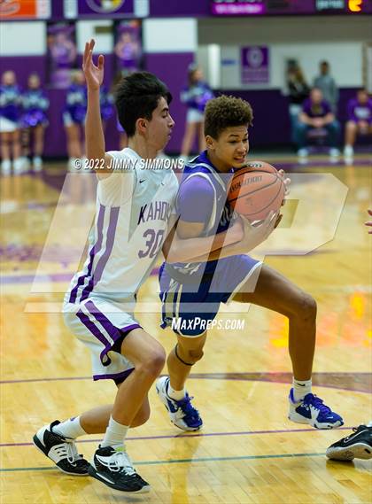 Thumbnail 1 in Quincy @ Collinsville (IHSA 4A Sectional Semifinal) photogallery.