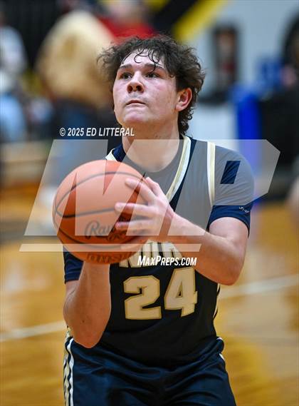 Thumbnail 3 in Catholic Central vs. Notre Dame (OHSAA DIV VII Regional Semifinal) photogallery.