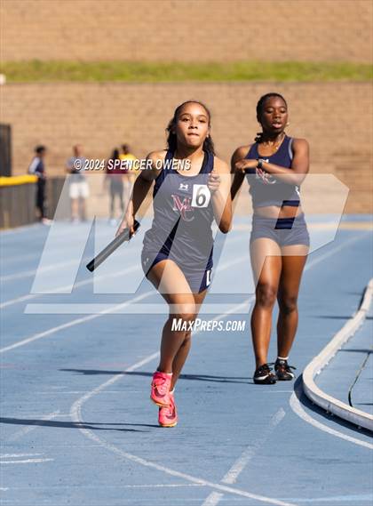 Thumbnail 1 in Johnson C. Smith University Invitational photogallery.