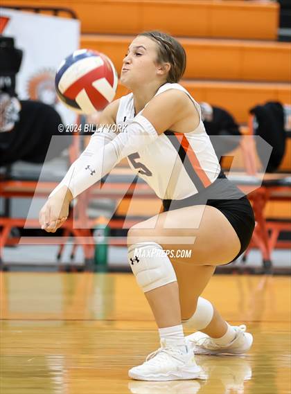 Thumbnail 3 in Grand Saline vs Eustace photogallery.
