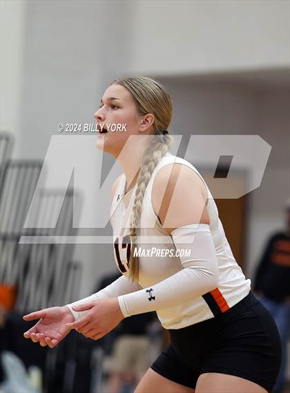 Thumbnail 3 in Grand Saline vs Eustace photogallery.