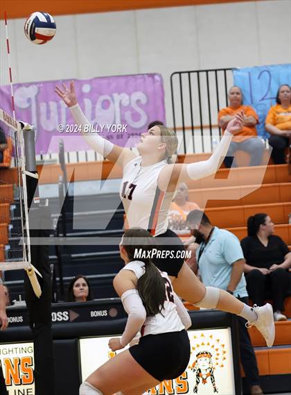 Thumbnail 2 in Grand Saline vs Eustace photogallery.