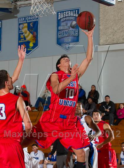 Thumbnail 2 in East Union vs. Bear Creek (Bruin Shootout) photogallery.