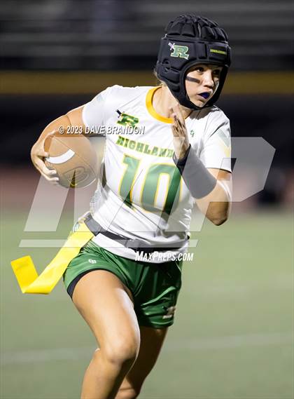 Thumbnail 3 in Royal @ Simi Valley photogallery.