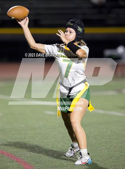 Thumbnail 2 in Royal @ Simi Valley photogallery.