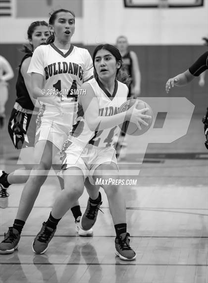 Thumbnail 3 in Eldorado vs. Las Cruces (Joe Armijo Basketball Classic) photogallery.