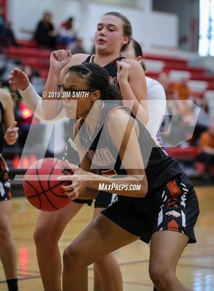Thumbnail 3 in Eldorado vs. Las Cruces (Joe Armijo Basketball Classic) photogallery.