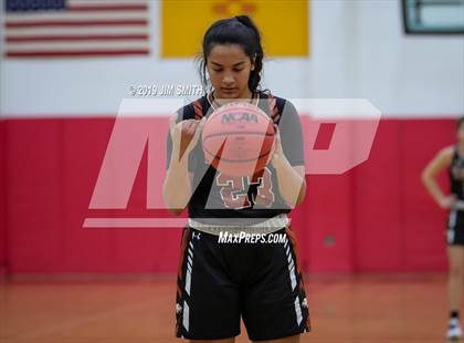 Thumbnail 2 in Eldorado vs. Las Cruces (Joe Armijo Basketball Classic) photogallery.