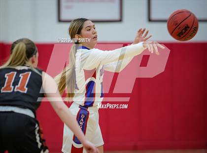 Thumbnail 1 in Eldorado vs. Las Cruces (Joe Armijo Basketball Classic) photogallery.