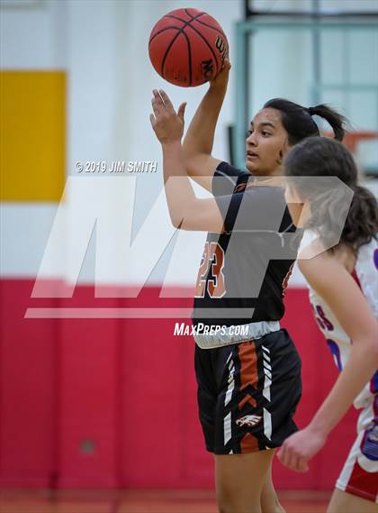 Thumbnail 2 in Eldorado vs. Las Cruces (Joe Armijo Basketball Classic) photogallery.
