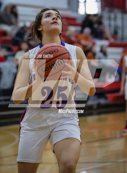 Thumbnail 3 in Eldorado vs. Las Cruces (Joe Armijo Basketball Classic) photogallery.
