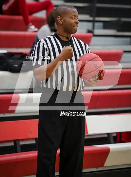 Thumbnail 3 in Eldorado vs. Las Cruces (Joe Armijo Basketball Classic) photogallery.