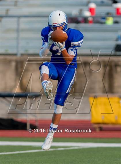 Thumbnail 3 in Liberty Hill vs La Vernia photogallery.