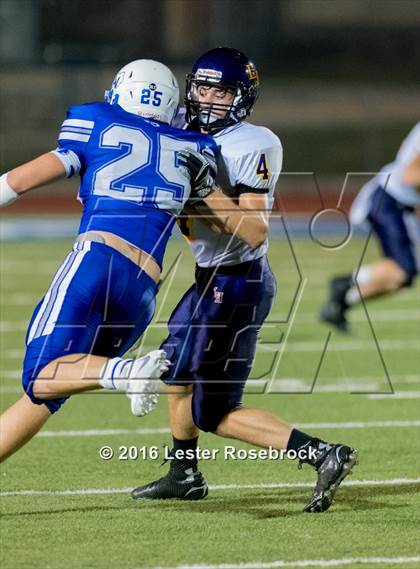Thumbnail 3 in Liberty Hill vs La Vernia photogallery.