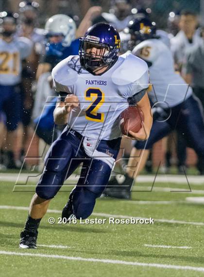 Thumbnail 3 in Liberty Hill vs La Vernia photogallery.