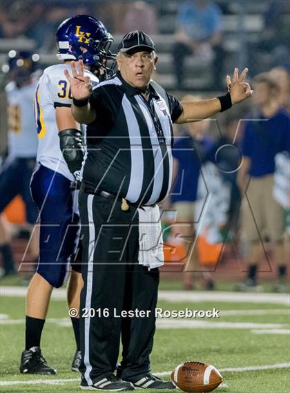 Thumbnail 2 in Liberty Hill vs La Vernia photogallery.