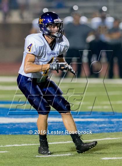 Thumbnail 2 in Liberty Hill vs La Vernia photogallery.