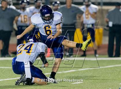 Thumbnail 3 in Liberty Hill vs La Vernia photogallery.