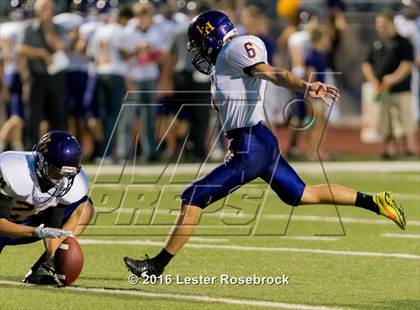 Thumbnail 3 in Liberty Hill vs La Vernia photogallery.