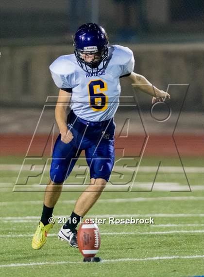 Thumbnail 2 in Liberty Hill vs La Vernia photogallery.