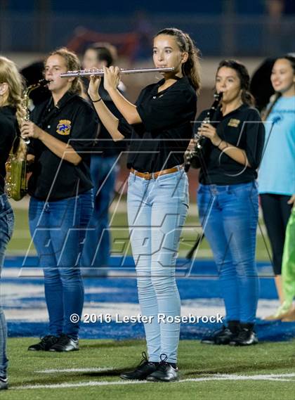 Thumbnail 2 in Liberty Hill vs La Vernia photogallery.