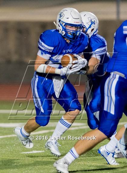Thumbnail 3 in Liberty Hill vs La Vernia photogallery.