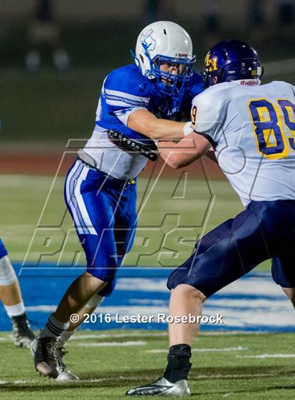 Thumbnail 3 in Liberty Hill vs La Vernia photogallery.