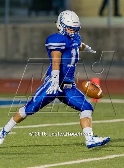 Thumbnail 2 in Liberty Hill vs La Vernia photogallery.