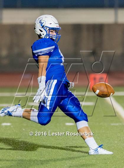 Thumbnail 2 in Liberty Hill vs La Vernia photogallery.