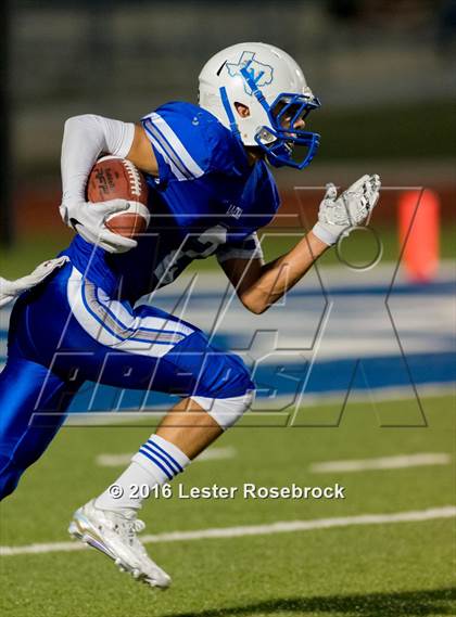 Thumbnail 2 in Liberty Hill vs La Vernia photogallery.