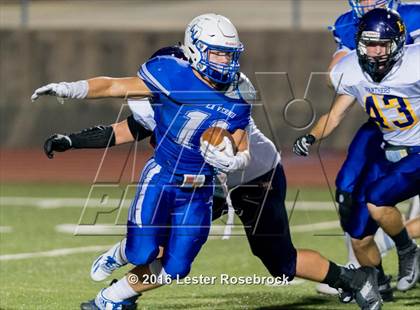 Thumbnail 2 in Liberty Hill vs La Vernia photogallery.