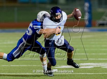 Thumbnail 2 in Liberty Hill vs La Vernia photogallery.