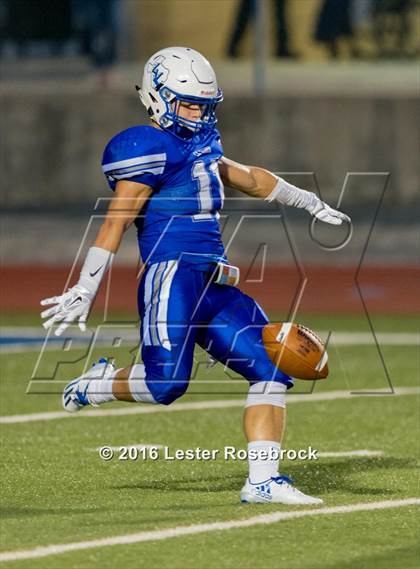 Thumbnail 3 in Liberty Hill vs La Vernia photogallery.