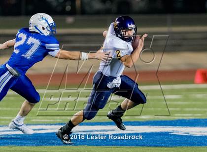 Thumbnail 2 in Liberty Hill vs La Vernia photogallery.