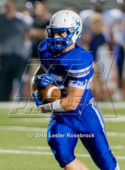 Thumbnail 2 in Liberty Hill vs La Vernia photogallery.