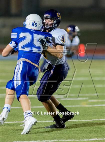 Thumbnail 2 in Liberty Hill vs La Vernia photogallery.
