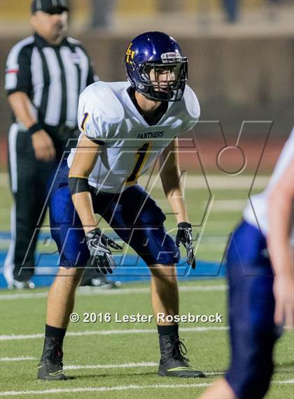 Thumbnail 3 in Liberty Hill vs La Vernia photogallery.