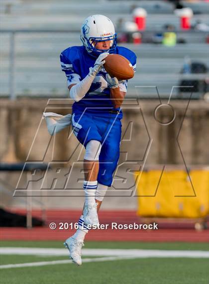 Thumbnail 2 in Liberty Hill vs La Vernia photogallery.
