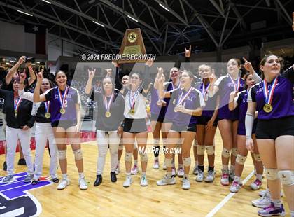 Thumbnail 1 in Boyd vs. Stockdale (UIL 3A Volleyball Division II Final Medal Ceremony) photogallery.