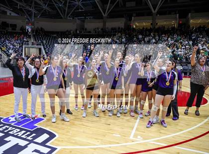 Thumbnail 1 in Boyd vs. Stockdale (UIL 3A Volleyball Division II Final Medal Ceremony) photogallery.