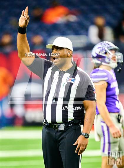 Thumbnail 2 in La Porte vs. Angleton (UIL 5A D1 Football Quarterfinal) photogallery.