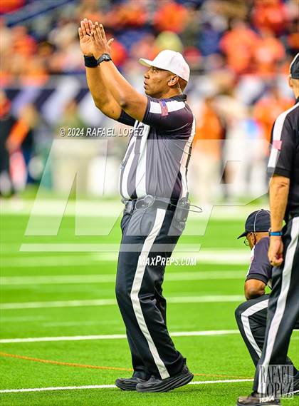 Thumbnail 1 in La Porte vs. Angleton (UIL 5A D1 Football Quarterfinal) photogallery.