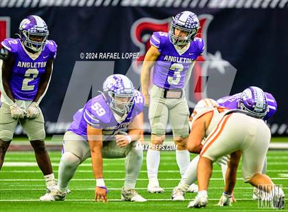 Thumbnail 2 in La Porte vs. Angleton (UIL 5A D1 Football Quarterfinal) photogallery.