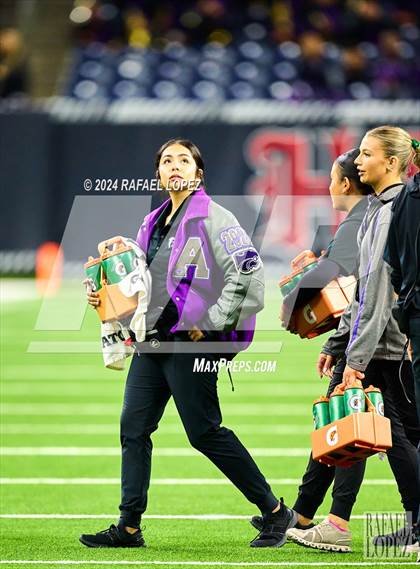 Thumbnail 1 in La Porte vs. Angleton (UIL 5A D1 Football Quarterfinal) photogallery.