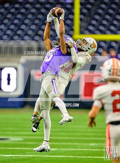 Thumbnail 1 in La Porte vs. Angleton (UIL 5A D1 Football Quarterfinal) photogallery.