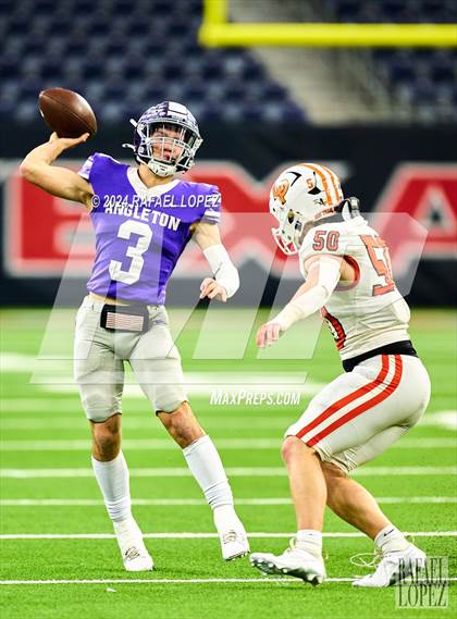 Thumbnail 3 in La Porte vs. Angleton (UIL 5A D1 Football Quarterfinal) photogallery.